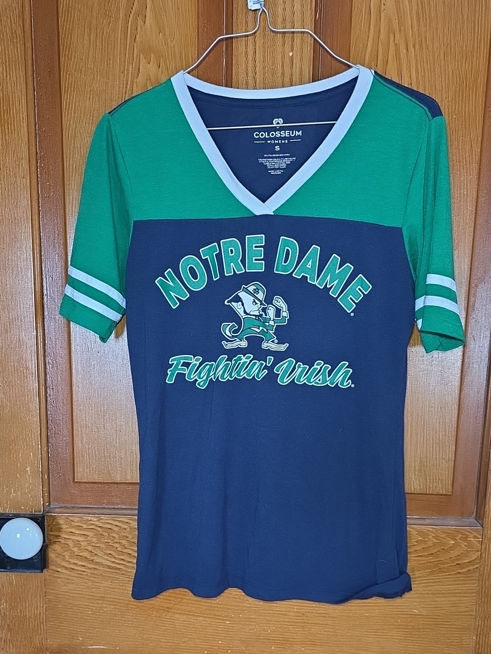 Colosseum Notre Dame Fightin' Irish V-Neck Tee - Navy & Green